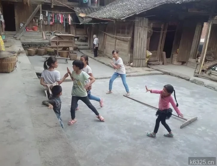 青春成长的30条励志话：深耕自己，活成一束光